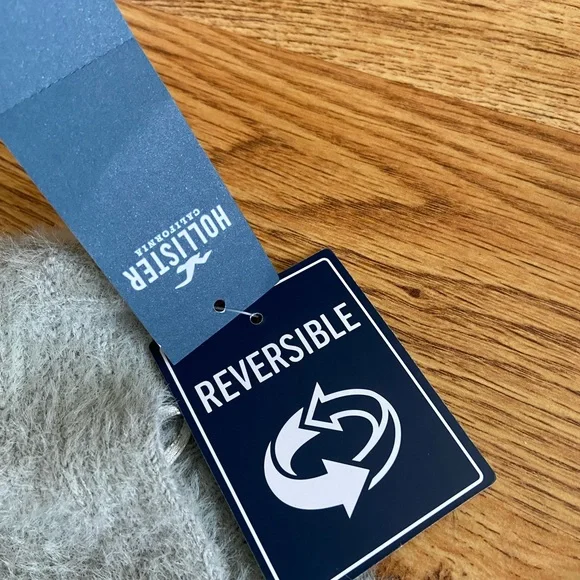 NWT Hollister Reversible Sweater L - Picture 9 of 11